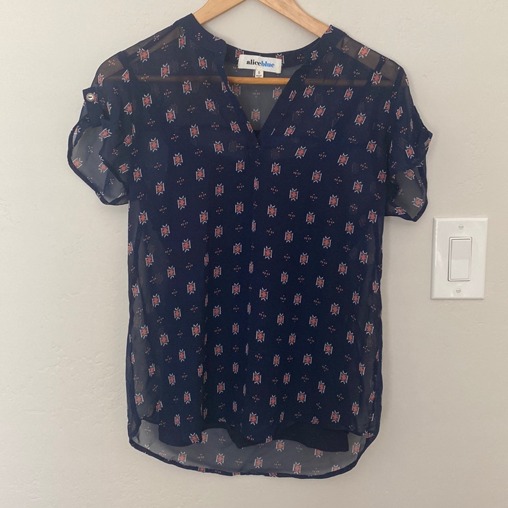 Short sleeve v-neck blouse size small